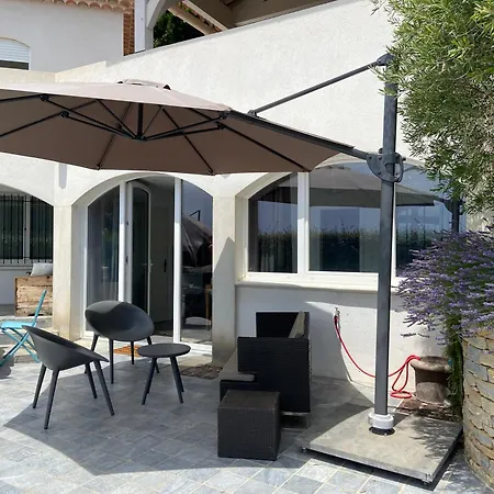 Prive A La Paradis De Valcros Pensionat *
