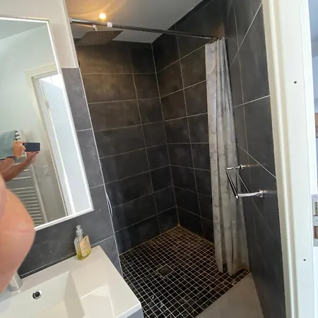 Prive A La Paradis De Valcros Guest house